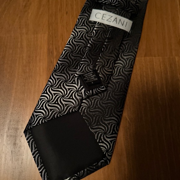 NWOT Cezani Men’s Tie - Picture 3 of 3